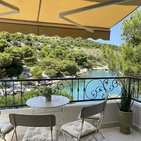 Blue Serenity Retreat In Zut, Island Of Kornati 度假居 *