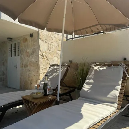 Blue Serenity Retreat In Zut, Island Of Kornati 度假居 *