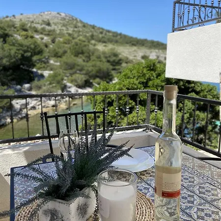 Blue Serenity Retreat In Zut, Island Of Kornati Vikendica
