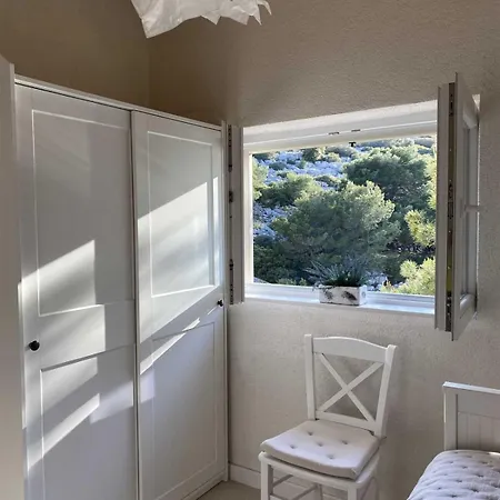 Blue Serenity Retreat In Zut, Island Of Kornati *