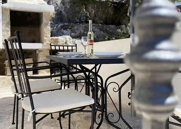 Blue Serenity Retreat In Zut, Island Of Kornati